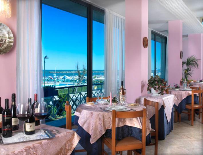 Hotel Diplomatic بيلاريا-إيجيا مارينا المظهر الخارجي الصورة
